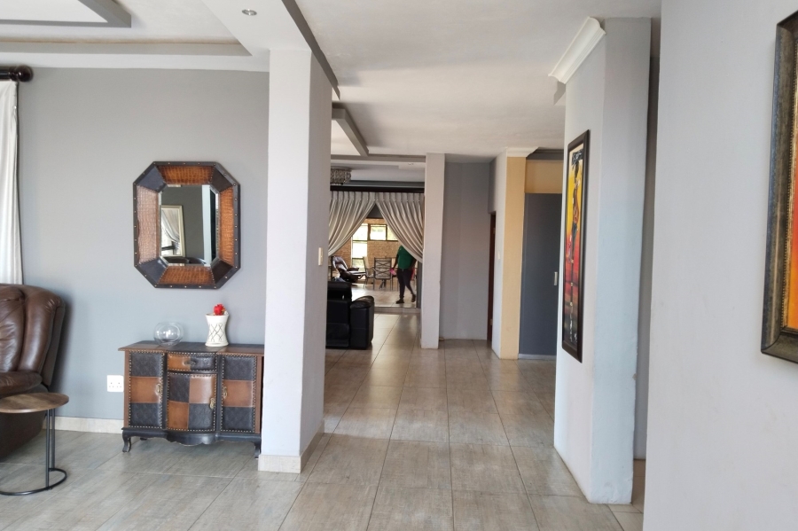 5 Bedroom Property for Sale in Birdwood Estate North West